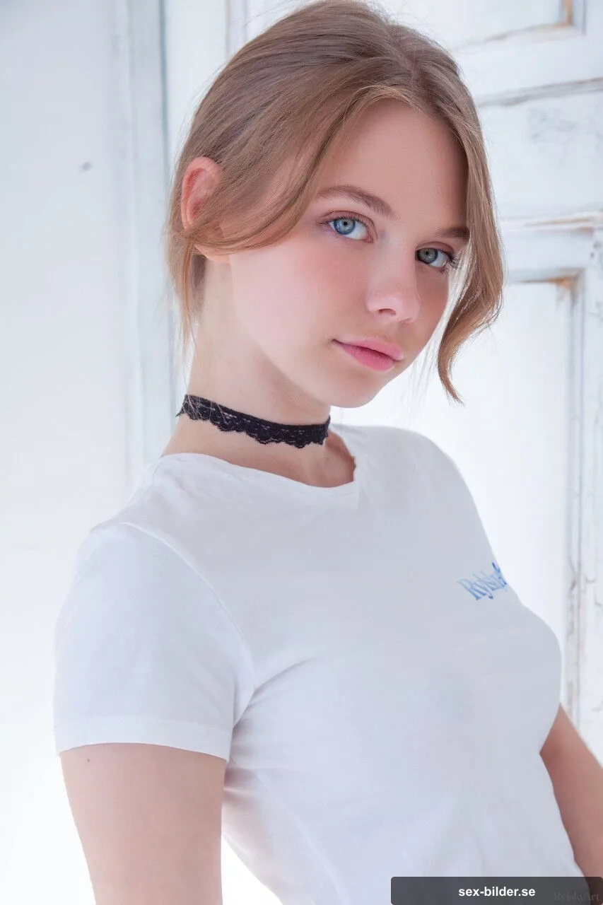 Unga Tjejer (18+)