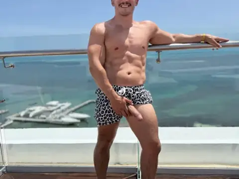 Misbehaving while on vacation 😈