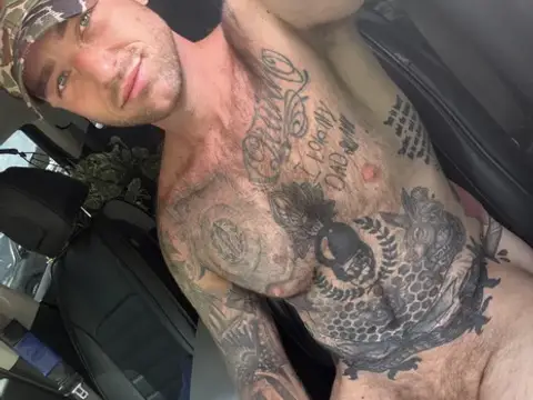 Plant shopping and driving home… nude? Idk but hi 😘 [M/33]