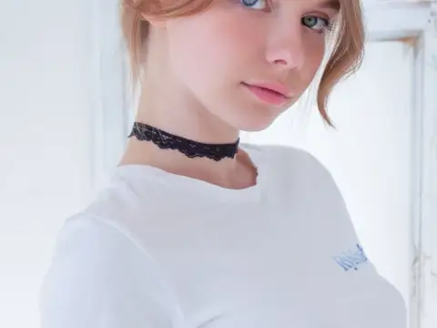 Unga Tjejer (18+)